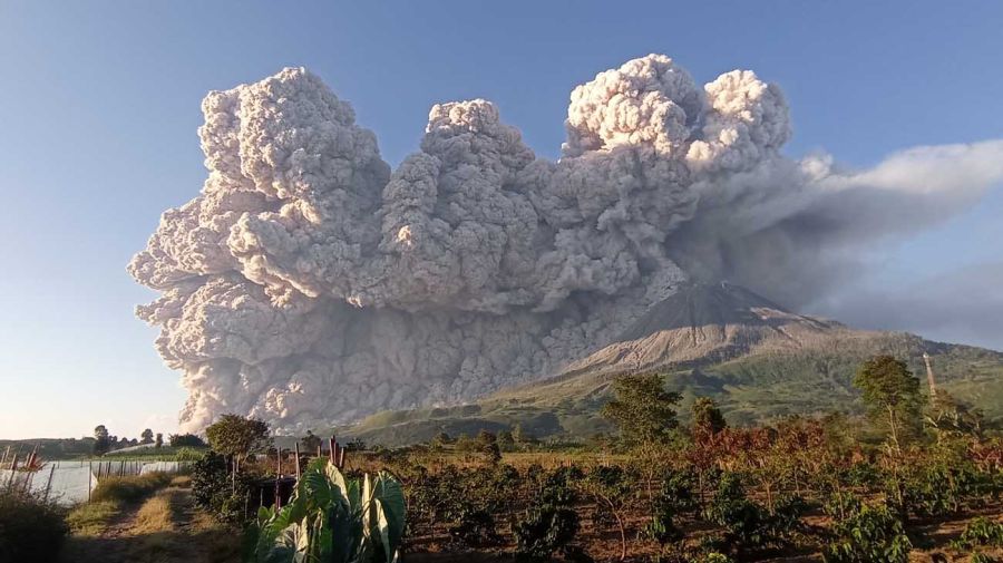  la erupción del volcán Sinabung 20210303