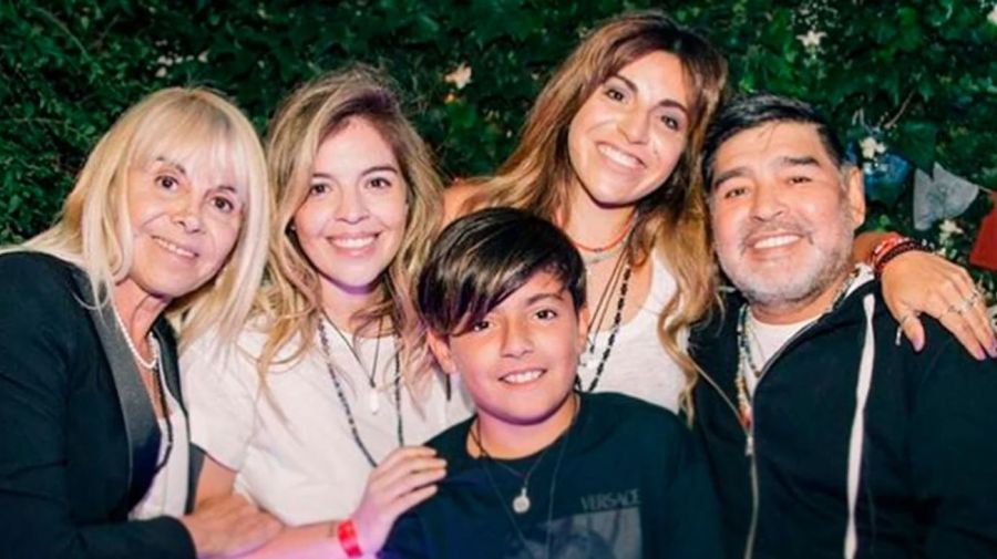 Diego Maradona , Claudia Villafañe, Dalma, Gianinna