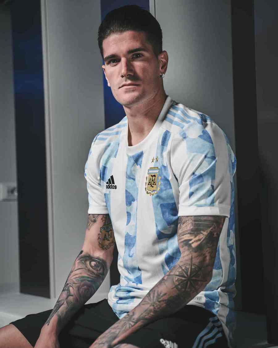 Leo Messi y Paulo Dybala ya visten la nueva camiseta de la Selección Argentina