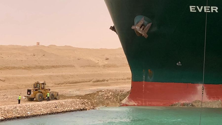 Buque encallado en el Canal de Suez 20210325