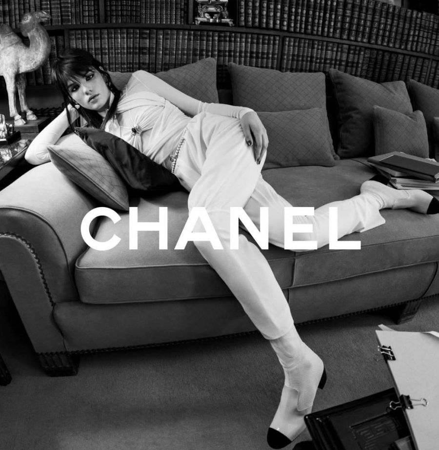 Con Charlotte Casiraghi como musa, Chanel presentó su colección cruise 2021