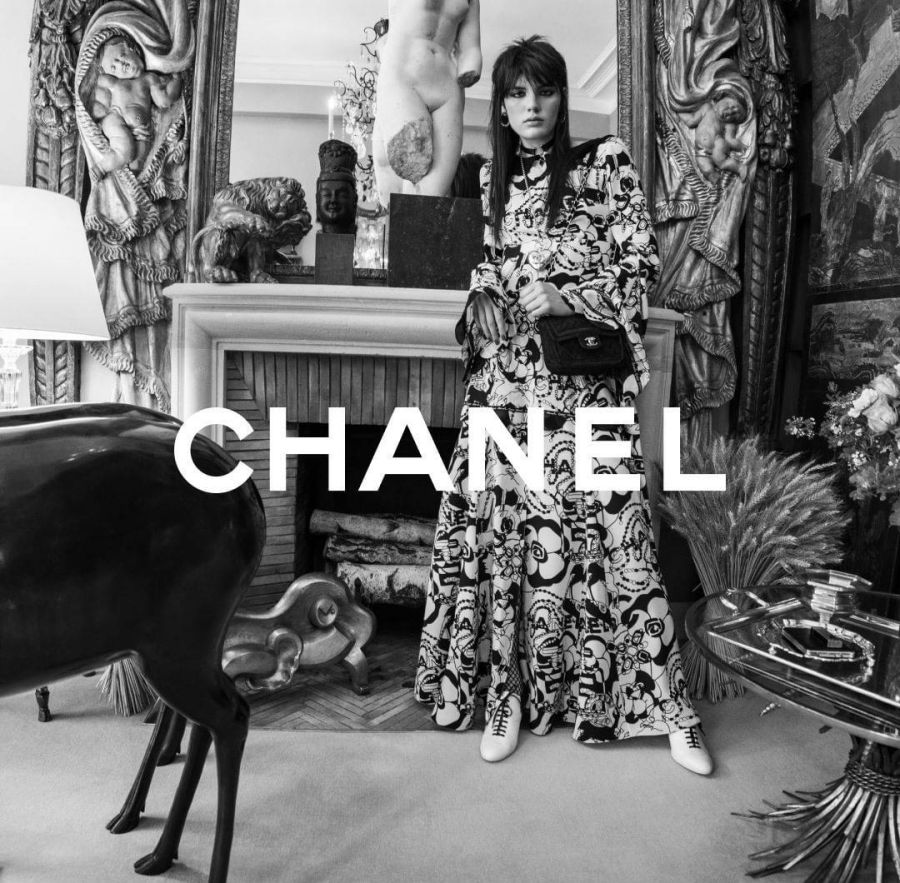 Con Charlotte Casiraghi como musa, Chanel presentó su colección cruise 2021