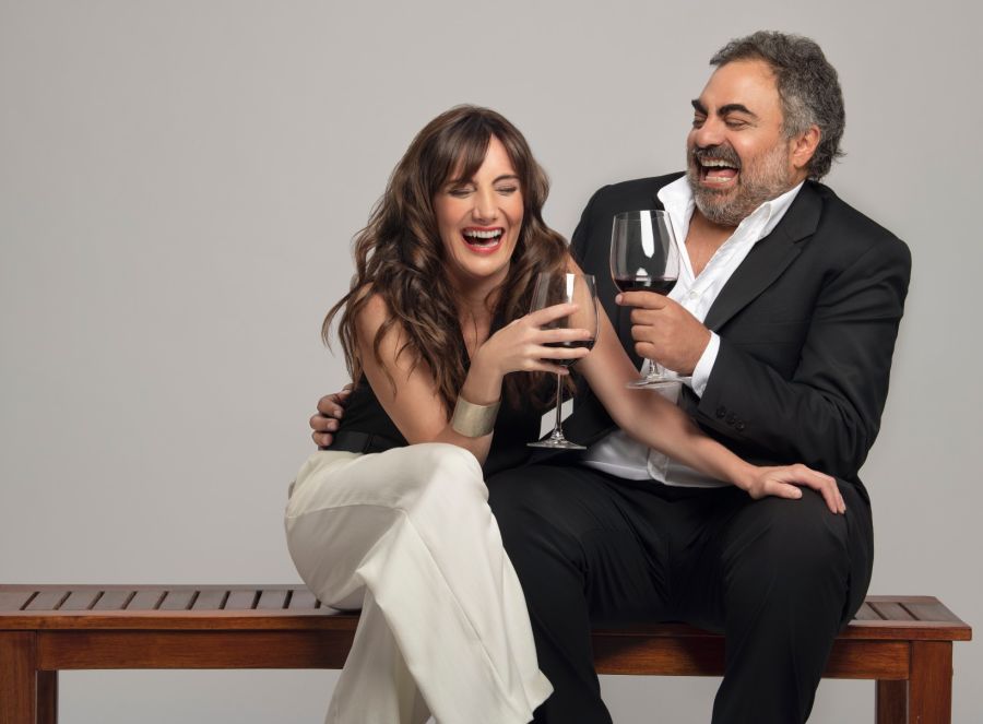 Roberto espera el estreno de su primera película, Ex Casados, una comedia con Jorgelina Aruzzi.