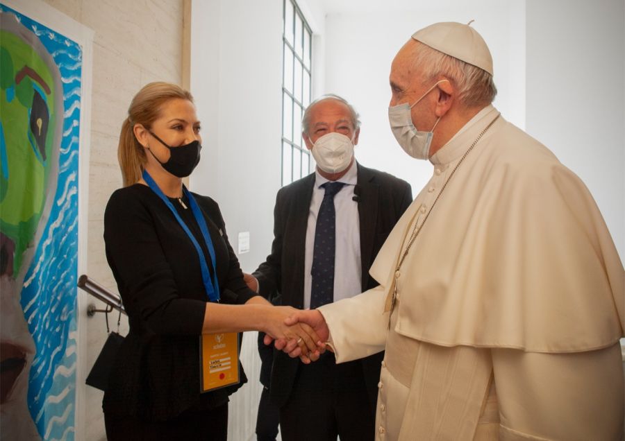 Fabiola Yáñez en su visita al papa Francisco