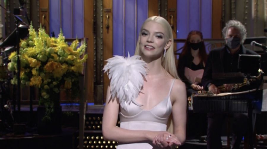 Anya Taylor-Joy  presentó el Saturday Night Live en español 