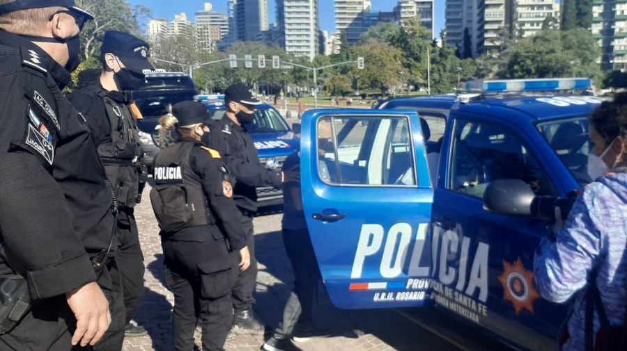 Protesta anticuarentena Monumento Bandera Rosario g_20210525