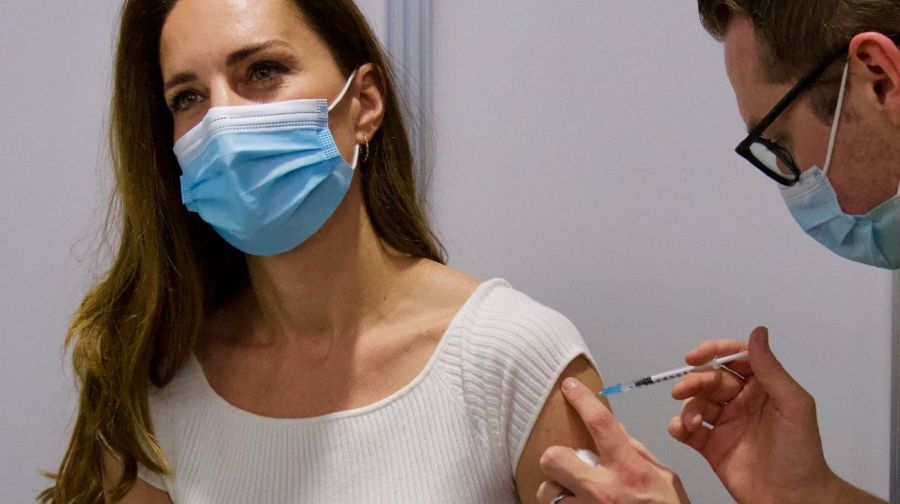 Kate Middleton recibe la primera dosis de la vacuna contra el coronavirus 