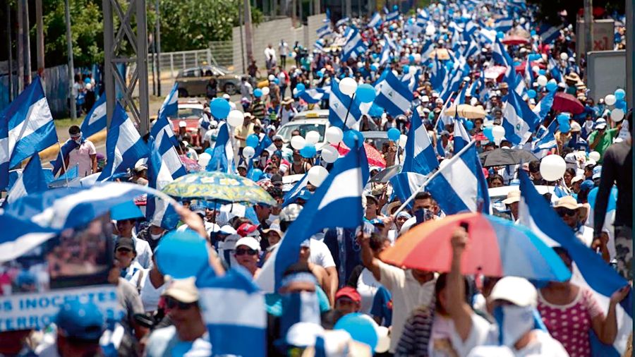 La multitudinaria marcha que salió a reclamar por las detenciones arbitrarias de Ortega en Nicaragua, entre las que se cuenta la de Arturo Cruz.