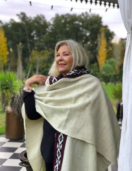 Lilita Carrió ícono de moda: La tapa de revista que posiciona a su marca para mujeres reales