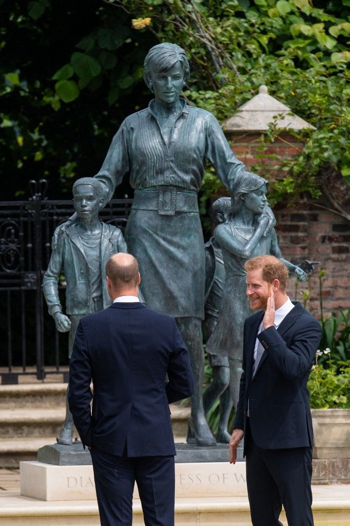 El esperado reencuentro de William y Harry en el homenaje a Lady Di