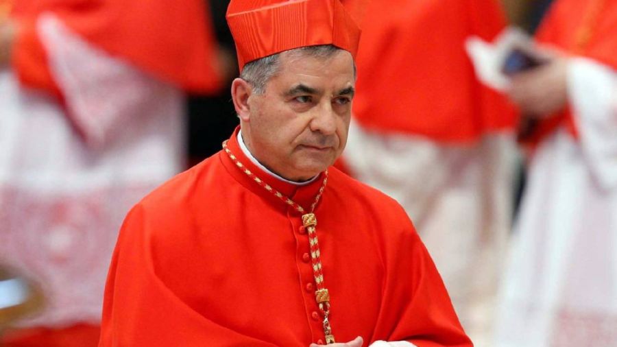 El cardenal Becciu.