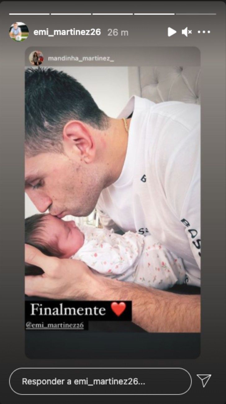 Emiliano “Dibu” Martínez conoció a su beba recién nacida y lo compartió en redes sociales 