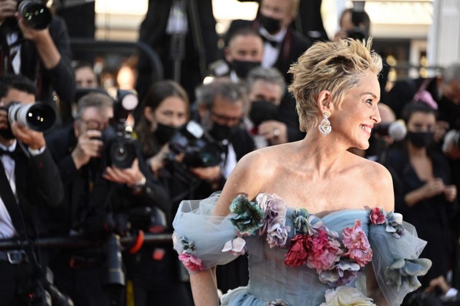 Sharon Stone cautivó Cannes con una dramática pieza de Dolce & Gabbana