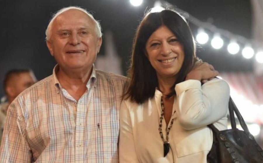 Clara García con su esposo, Miguel Lifchitz, fallecido por Covid-19 en mayo pasado.