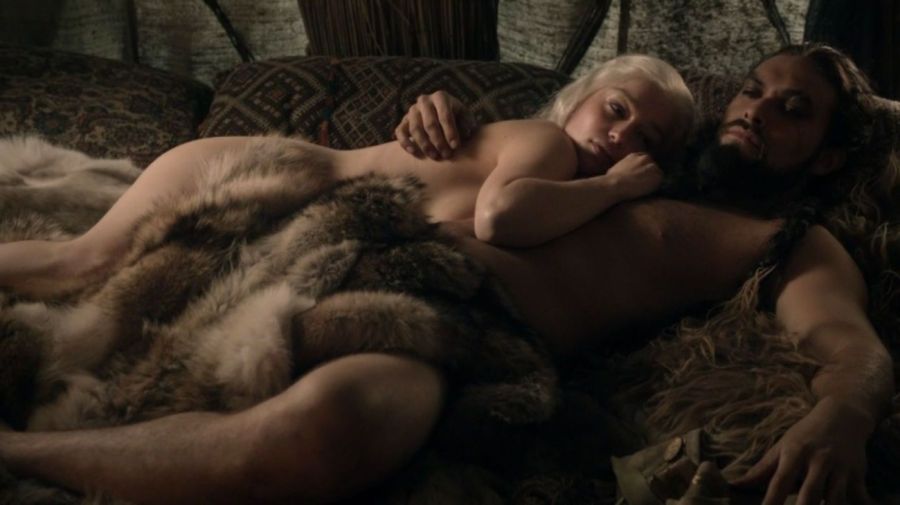 Jason Momoa y Emilia Clarke desnudo Game of Thrones