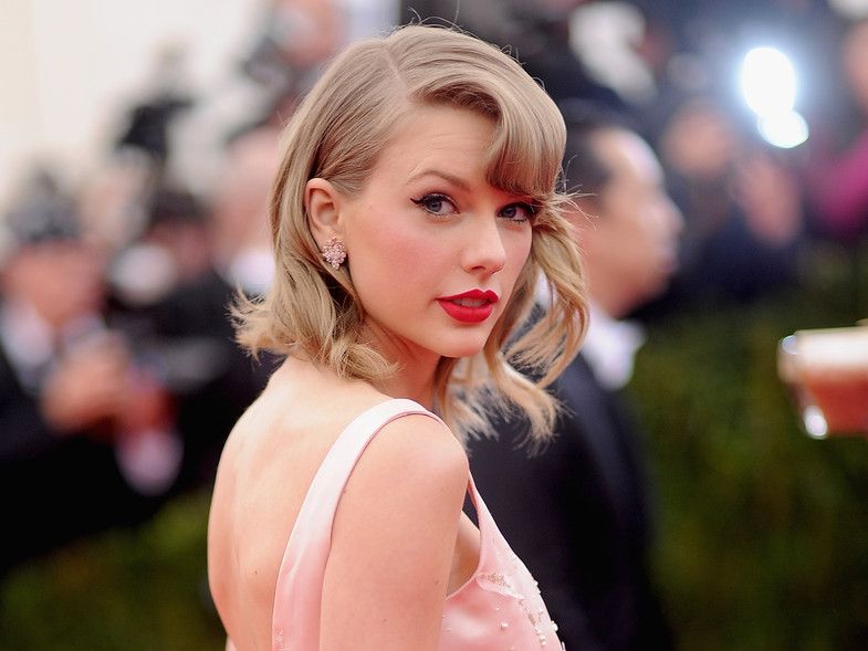 Taylor Swift debuted on TikTok and her linen dress sold out immediately