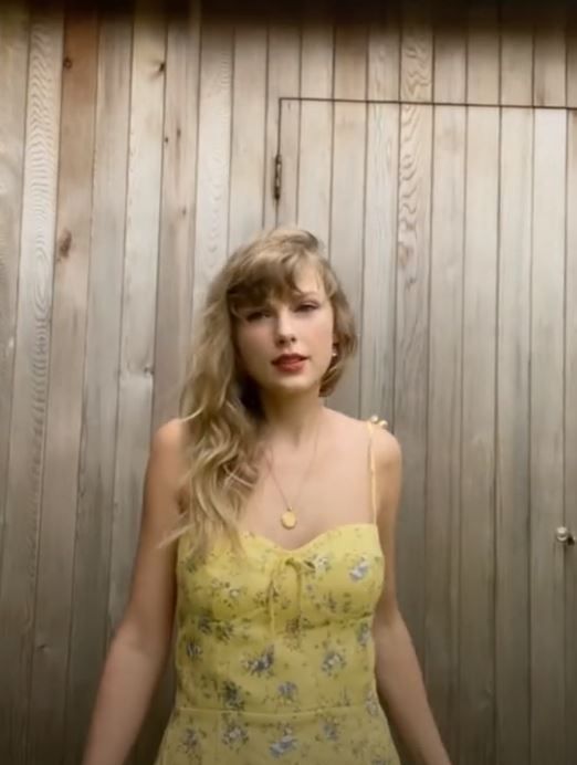 Vestido de lino de Taylor Swift