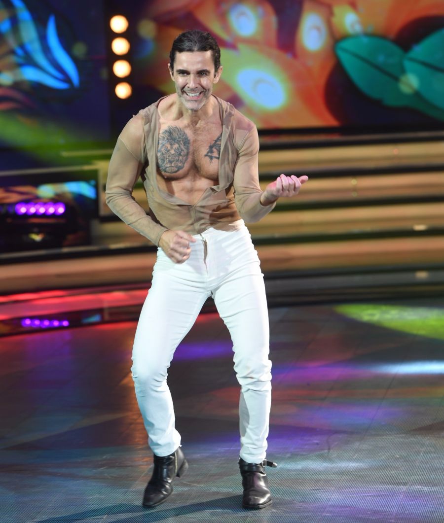 Mariano, con sus nuevos tatuajes. Tuvo una buena performance bailando salsa, pero cantando con Jey Mammón, no tanto...