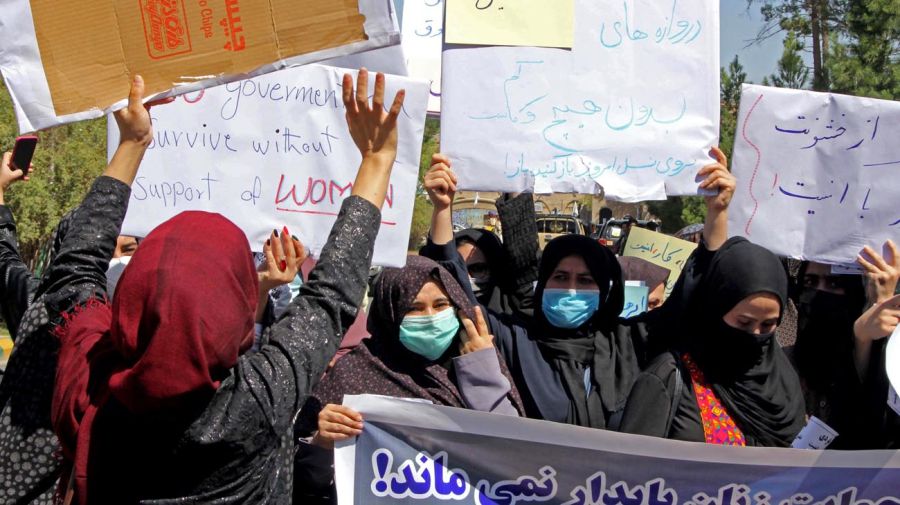 Manifestación de mujeres en Afganistán pidiendo un Gobierno inclusivo