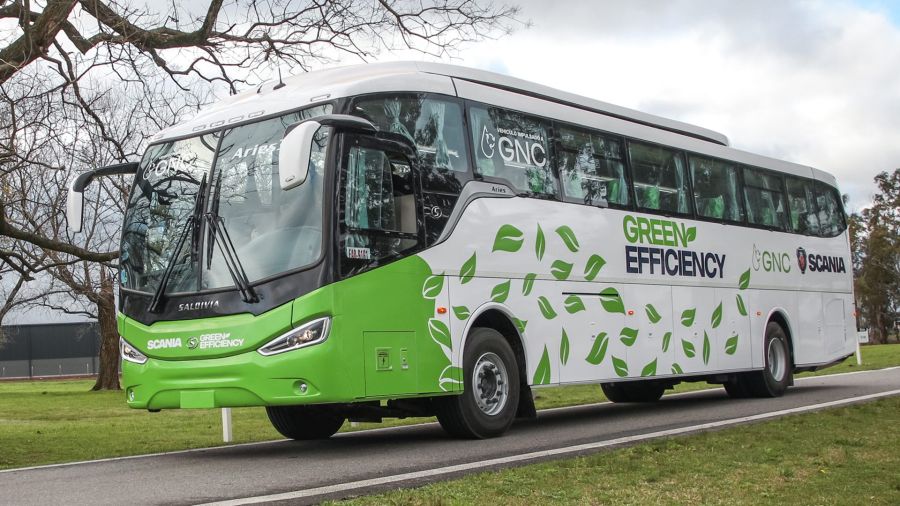 Así es el nuevo bus interurbano a GNC que lanzó Scania en Argentina