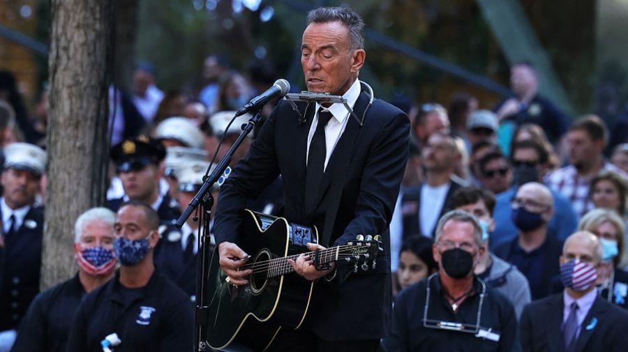 Bruce Springsteen, cantando en el homenaje a las víctimas de los atentados del 11 de septiembre de 2001.
