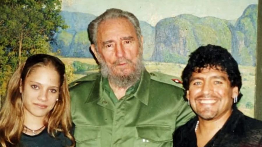 Castro con Maradona y Mavys Álvarez. 