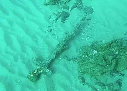 Un buzo israelí encontró una espada de un cruzado de hace 900 años en el fondo del mar Mediterráneo
