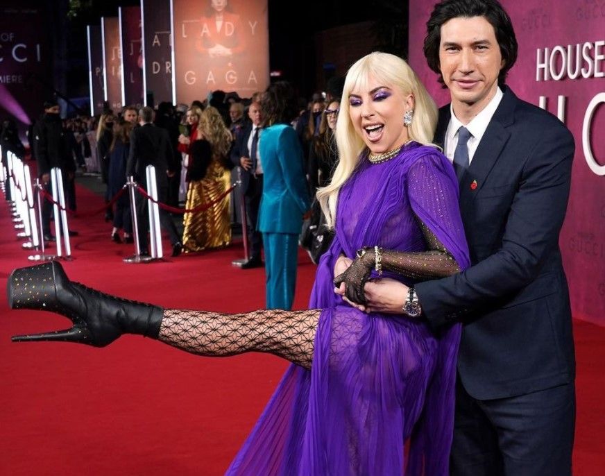 Lady Gaga lució un vaporoso vestido en la premiere de House Of Gucci