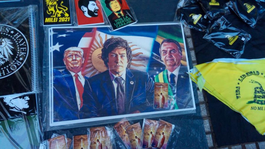 El cuadro de Javier Milei con Donald Trump y Jair Bolsonaro