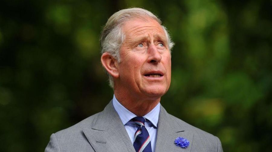 El príncipe Carlos sigue sumando escándalos y ahora se lo vincula a la familia de Osama bin Laden: