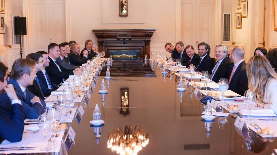 Alberto Fernández y el gabinete en el almuerzo con el Fondo Ruso de Inversión Directa