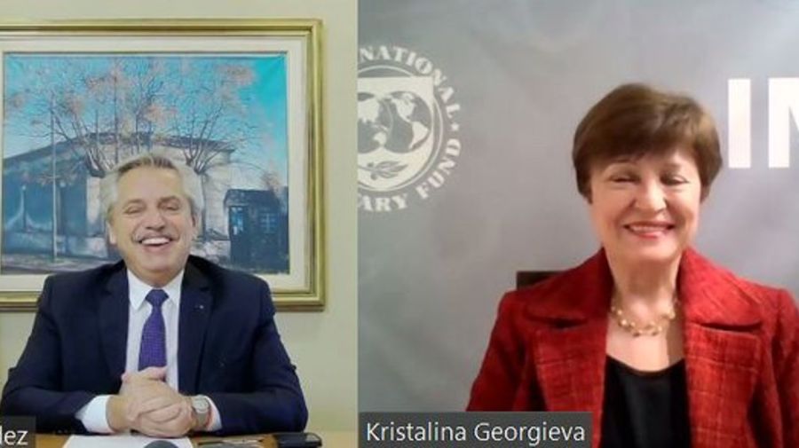 Kristalina Georgieva y Alberto Fernández, en las imágenes publicadas por la titular del FMI de la comunión de este viernes 17 de diciembre.