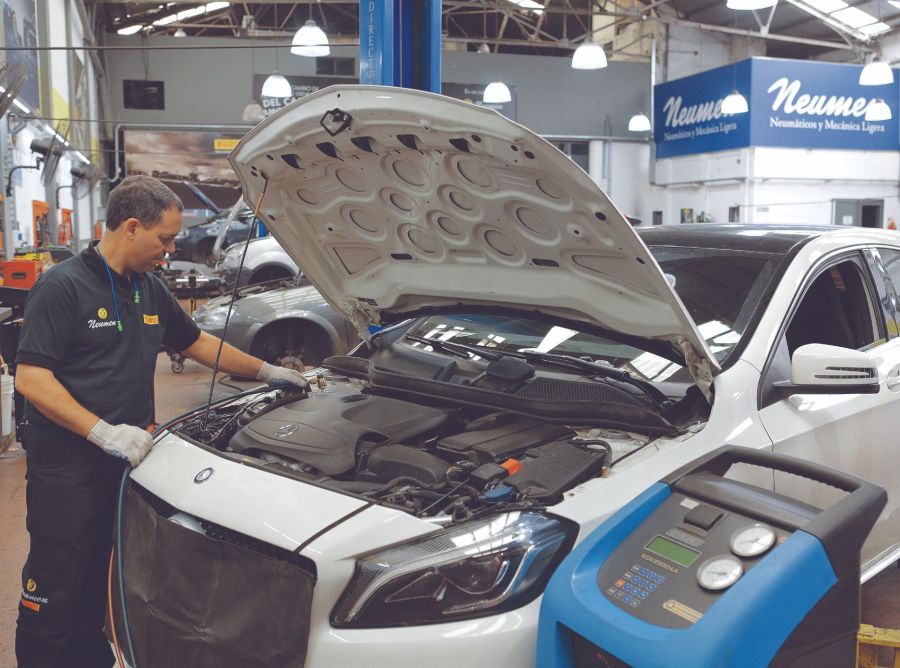 Controles claves del auto antes de salir a la ruta