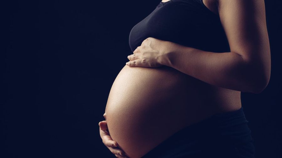 Mujeres embarazadas, mujeres con hijos. 20220107
