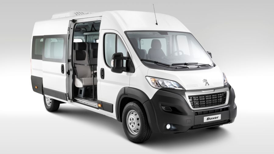 Citroën Jumper y Peugeot Boxer, ahora también minibuses