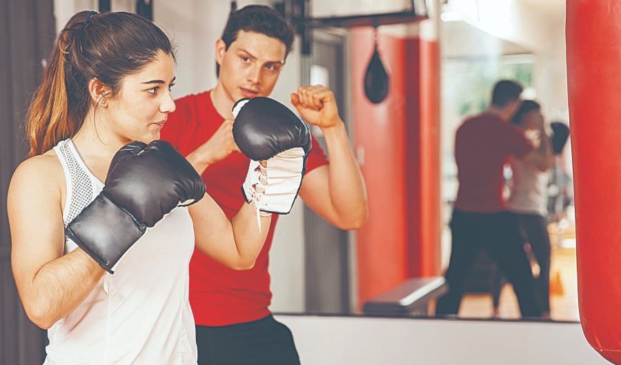El boxeo es una excelente manera de reducir esa grasa visceral alrededor de la cintura y ayudar a reducir los riesgos médicos asociados con ella.