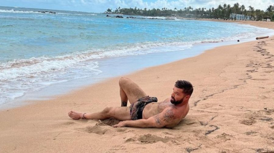 Ricky Martin realizó una provocativa sesión de fotos en la playa 