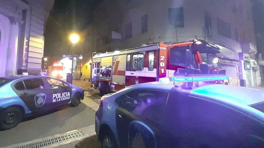 Incendio en un hotel de la peatonal Lavalle: murió una mujer y hay un  herido grave | Perfil