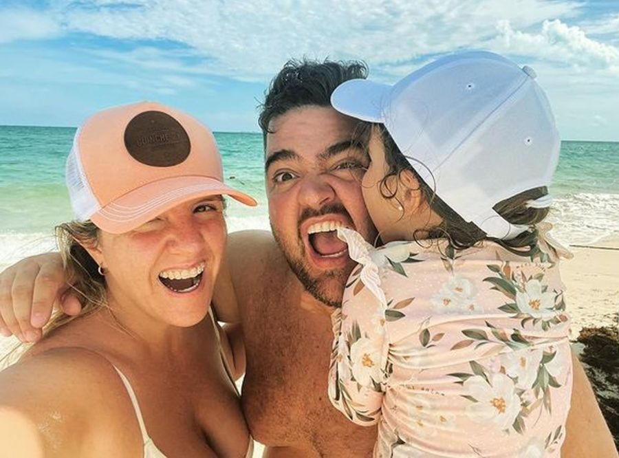 Barassi de vacaciones con su esposa y su hija en el caribe mexicano
