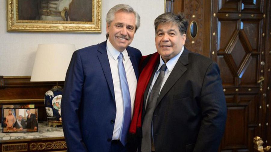 Alberto Fernández con el intendente de José C. Paz, Mario Ishii 20220126