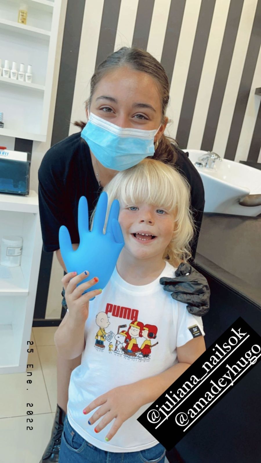 Flavio Mendoza publicó un tierno video de su hijo, Dionisio mientras le pintan las uñas: 