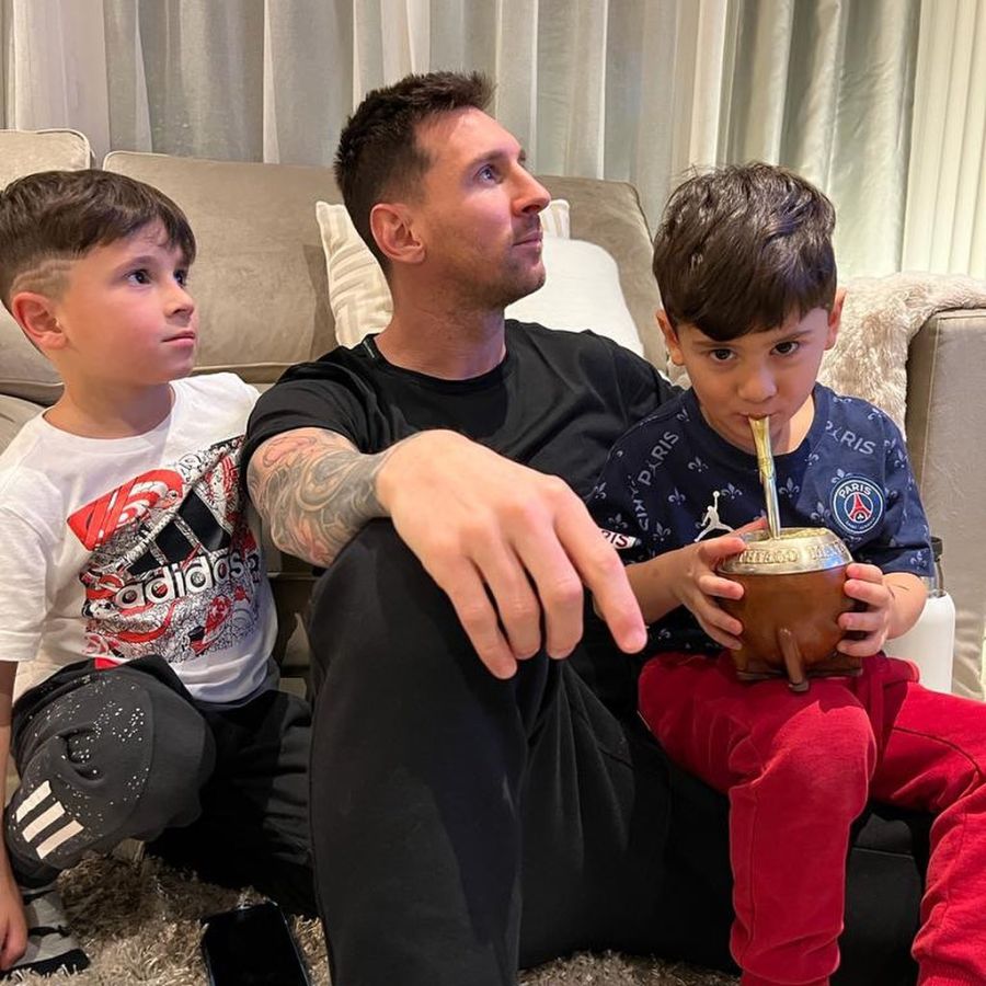Messi compartió la foto más tierna de su hijos tomando mate