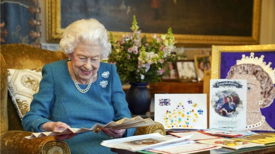 Preocupa la salud de la Reina Isabel II: la Familia Real británica se reúne en el castillo de Balmoral 