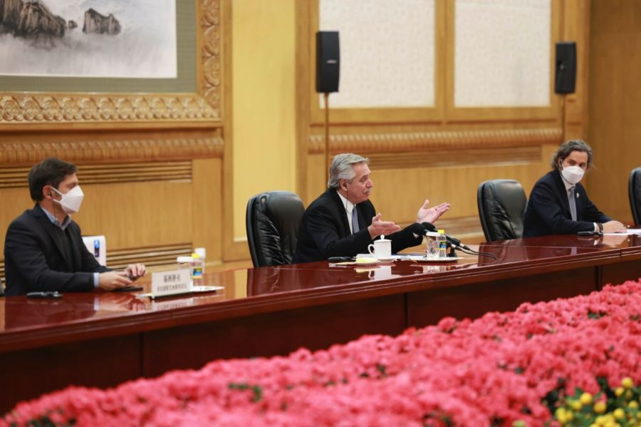 El presidente Alberto Fernández, en la reunión con el líder chino Xi Jinping en Beijing.