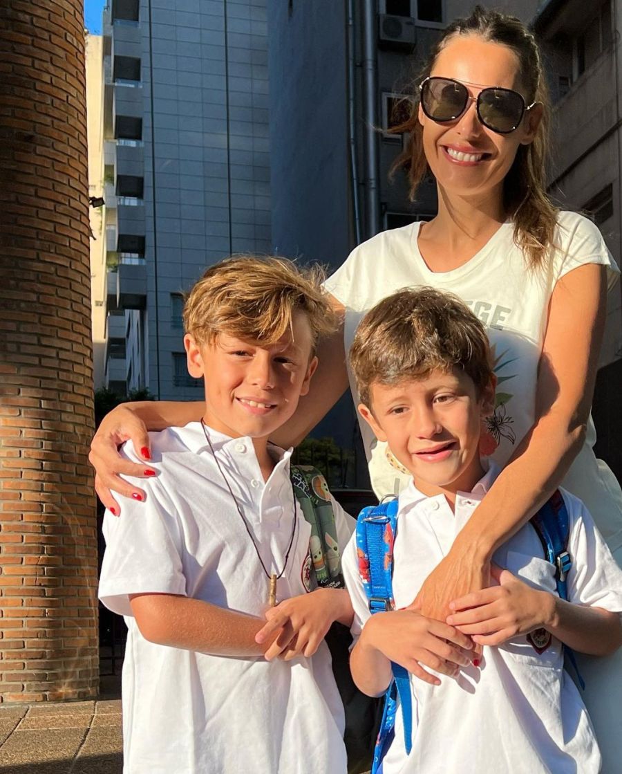 Pampita acompaño a sus hijos, Benicio y Beltrán, en el primer día de clases