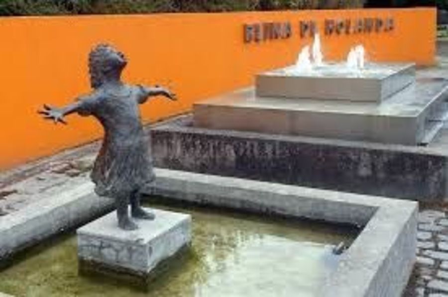 Estatua de la Nena Feliz en Puerto Madero 20220303