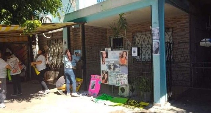 Mató a su pareja de 11 puñaladas, lo declararon inimputable y lo encontraron de vacaciones