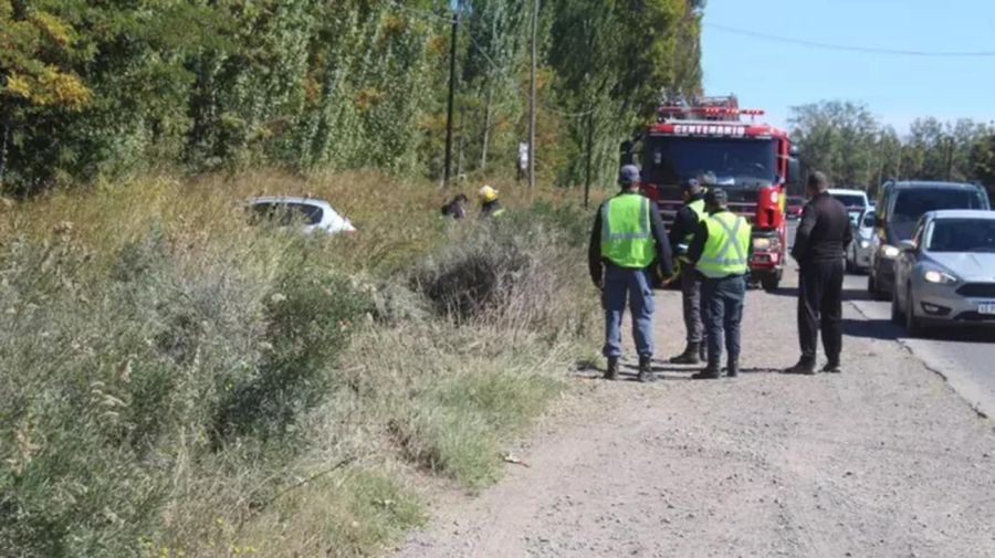 Una mujer de 54 años murió al volcar con su auto al intentar escapar de un control policial 20220405