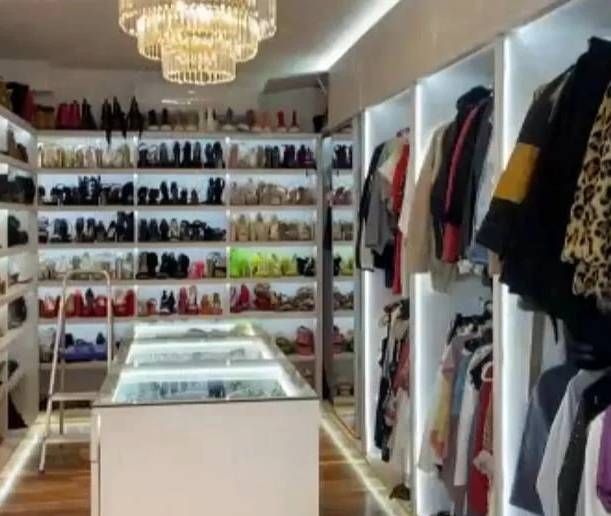 Lourdes Sánchez mostró su costoso vestidor con 200 pares de zapatos 