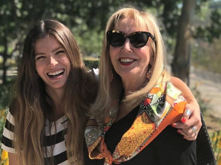 La China Suárez publicó una foto con la mamá de Benjamín Vicuña: 